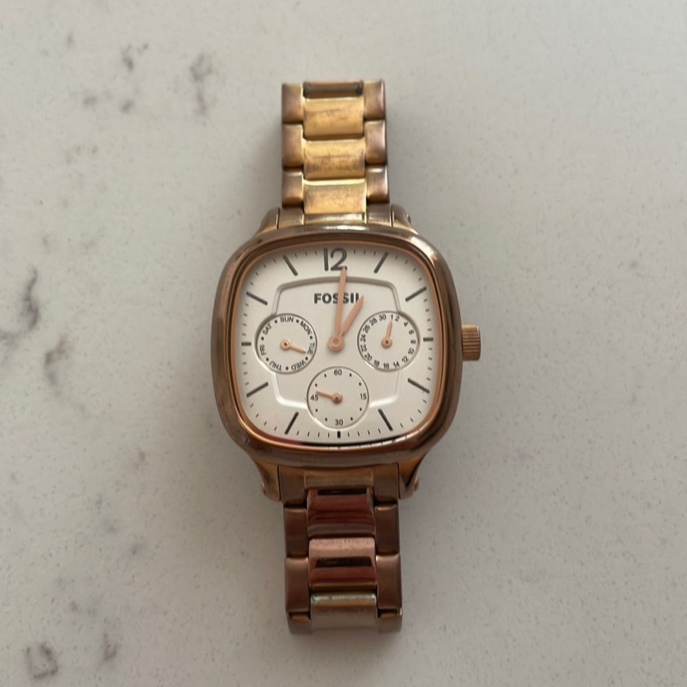 Rose gold fossil watch